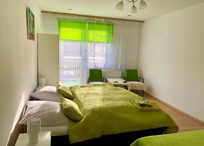 לינה וארוחת בוקר Orzechowski 3*